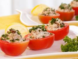Stuffed-Tomatoes-with-herbs-and-Smoked-fish-600x366