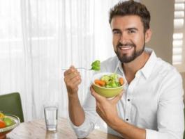 man-eating-salad-healthy-Dollarphotoclub_71248151_174708_large