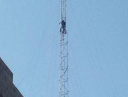 غزة-شاب-يحاول-الانتحار-من-أعلى-برح-إرسال