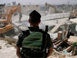 جرافات الاحتلال تهدم منشآت سكنية جنوب الخليل