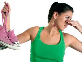 header_image_header_image_Article-Main-Fustany-Lifestyle-Living-How-to-get-rid-of-shoe-odor