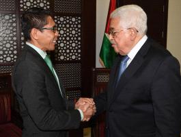 الرئيس يستقبل وزير الدولة السنغافوري في رام الله