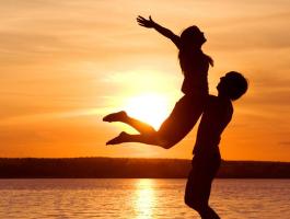 love-man-woman-silhouette-sun-sunset-sea-lake-beachother1_1-كيف تستعيد حبيبتك السابقة في 10 خطوات ؟