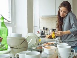 o-woman-in-messy-kitchen-facebook-980x498