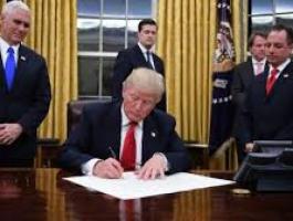 توقيع ترامب لمنع اللاجئين