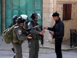 مخابرات الاحتلال تسلم شابين من فقوعة بلاغين لمراجعتها