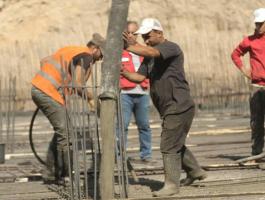 بلدية غزة تنتهي من صب القاعدة الخرسانية في بركة عسقولة