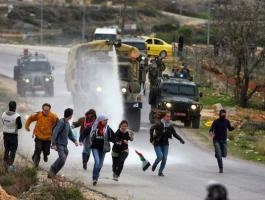 إصابات واعتقالات خلال مواجهات مع الاحتلال قرب 