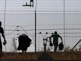 يديعوت: اعتقال فلسطينيين تجاوزا السياج وبحوزتهما سكين وقنبلة