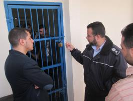 مركز حقوقي يطالب بالتحقيق في تعذيب نزيل بمركز شرطة الشجاعية