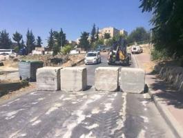 الاحتلال ينصب حاجزاً على مدخل بلدة العيسوية ويغلق شارع المدارس بجبل المكبر