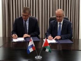 ممثل هولاندا والحمد الله