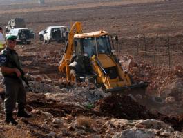 الاحتلال يجرف أراضي في قرية العرقة لبناء مصنع بمستوطنة شاكيد