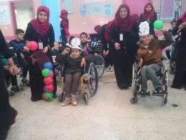 بالصور: لفتة إنسانية من طالبات الكلية الجامعية لأطفال غزة