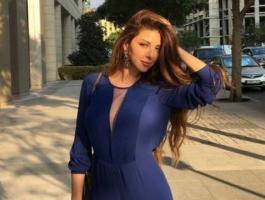 بالصور : ميريام فارس توزع الهدايا على المارة في الشارع!!