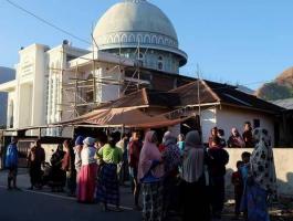 مقتل 10 أشخاص إثر زلزال ضرب جزيرة إندونيسية
