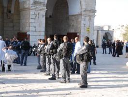 مجموعات المستوطنين تُجدد اقتحامها للأقصى من جهة باب المغاربة