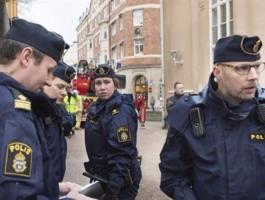 قالت الشرطة السويدية إن شاحنة دهست.jpg