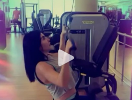بالفيديو :جيني إسبر تشعل 'انستجرام' بالتمارين الرياضية!