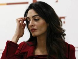 ملابس أمل كلوني تثير جدلاً.. فماذا ارتدت؟