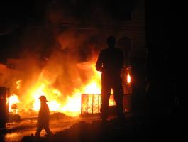 اندلاع حريق هائل في منزل بخانيونس وشبهات حول وجود فاعل أضرم النيران