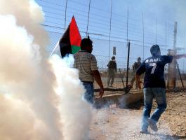 إصابة مواطنين بالاختناق بعد قمع الاحتلال مسيرة نعلين الأسبوعية