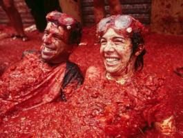 la-tomatina-1-392796-large-jpg-31284775167261428