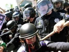 160430021552_police_in_riot_gear_dealt_with_the_large_numbers_of_protesters__624x351_reuters_nocredit