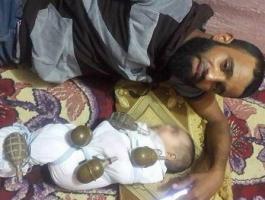 تونس اعتقال صاحب الصورة التي ظهر فيها بجانب طفل بقنابل