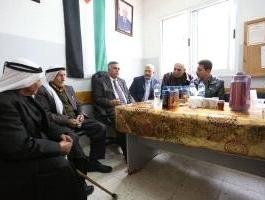 وزير الحكم المحلي يتفقد مجالس قروية غرب رام الله.jpg