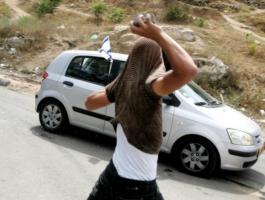 رشق سيارة مستوطن بمستوطنة غوش عتصيون