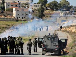 الاحتلال يقمع مسيرة بلعين المناوئة للاستيطان