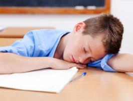 kid-sleeping-in-class-980x490