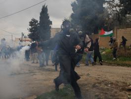 الاحتلال يقمع مسيرة سلمية شرق الخليل