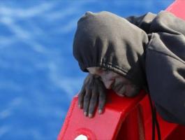غرق 126 مهاجرًا عقب انقلاب قاربهم قبالة ليبيا.jpg