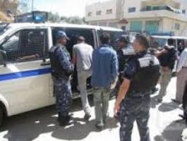 شرطة جنين تقبض على 5 أشخاص بتهمة التنقيب عن الآثار في المدينة