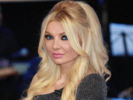 بالصور : ميريام كلينك على غلاف 