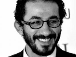 بالصورة : بطريقته المجنونة.. أحمد حلمي يوجه رسالة إلى ناصر القصبي!!