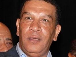 بالصور: موجة تعاطف مع الفنان محمد شرف على سرير المرض