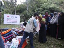 تركيا توزع مساعدات للروهينغا في بنغلاديش.jpg