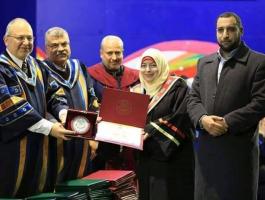 شاهد لحظات مؤثرة لزوجة الأسير الشهيد 