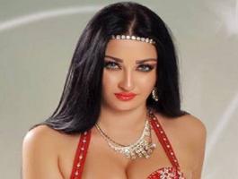 صافينار تستعمل الفوتوشوب لتضخيم صدرها