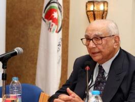 بالفيديو: مسؤول أردني سابق يطالب اللاجئين الفلسطينيين بالقبول ببيع أراضيهم المحتلة