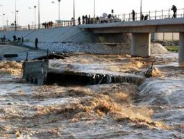 الحساينة يصدر تعليماته لمعالجة الانهيار الذي تعرض له جسر وادي غزة.jpg