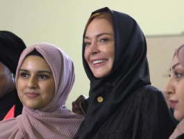 النجمة-العالمية-ليندسي-لوهان-بالحجاب-png-63724816170775389.png