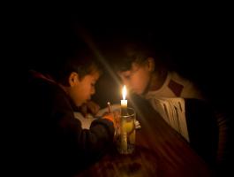 انقطاع كلي لخطوط الكهرباء عن كافة محافظات غزة مساء اليوم