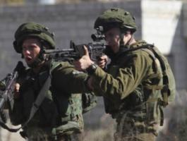 القدس: إصابة شاب بالرصاص المعدني خلال اقتحام الاحتلال لمخيم قلنديا 