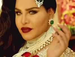 بالفيديو :أحلام تقبل بطن هذه المرأة.. فمن هي وما السبب؟