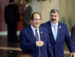 عباس كامل يزور 