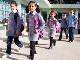 صورة: وكالة الغوث تقرر تأجيل توزيع الشهادات المدرسية في مدارسها بغزة